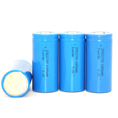 6000mAh Cella ricaricabile agli ioni di litio cilindrica 32mm x 70mm 32700 5C Scarica